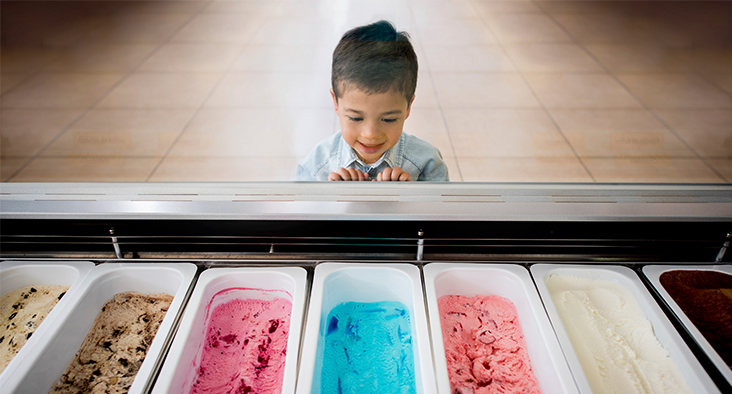 kid_choosing_ice_cream_flavors